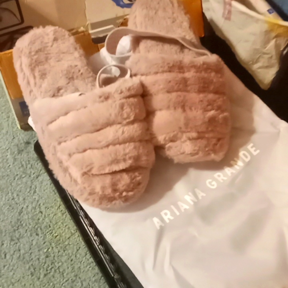 Ariana Grande Lavender Fuzzy Slippers(New)